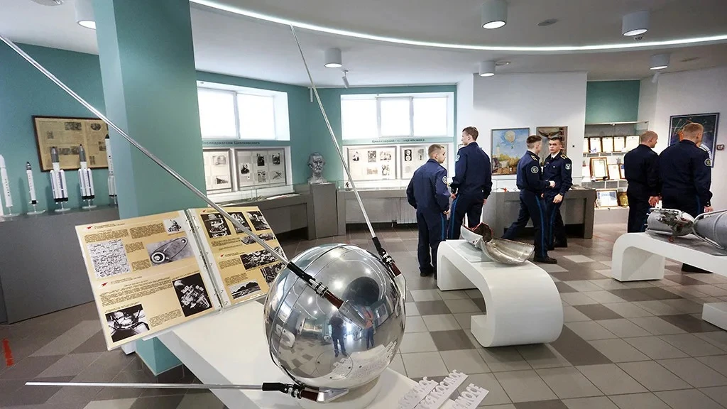 🚀 Алтайский край - родина второго космонавта планеты Германа Титова.  🌏 Именно Герман Степанович пер