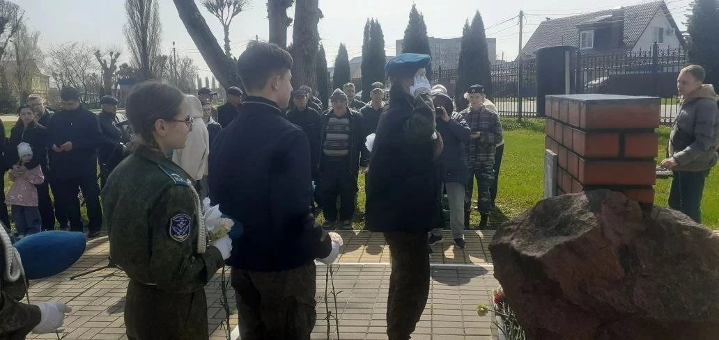 🥀Кадеты ВПК «Сокол» почтили героев Чернобыля  26 апреля — день, когда мир узнал страшное слово «Черн