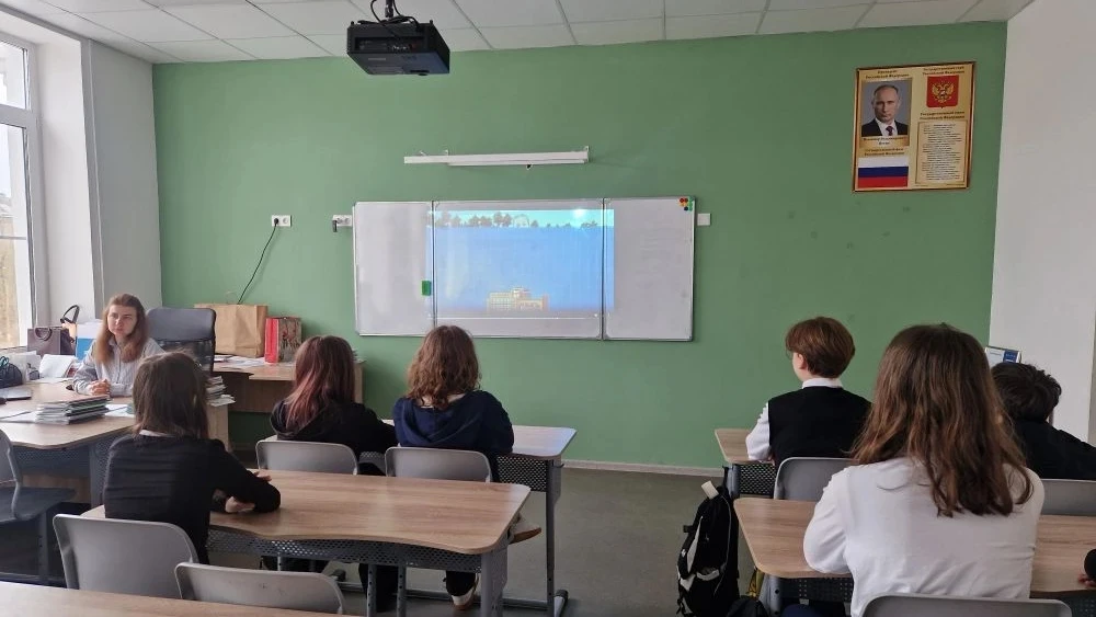 ➡ РАЗГОВОРЫ О ВАЖНОМ   🌿 Сегодня в образовательном комплексе прошли "Разговоры о важном" по теме "Де
