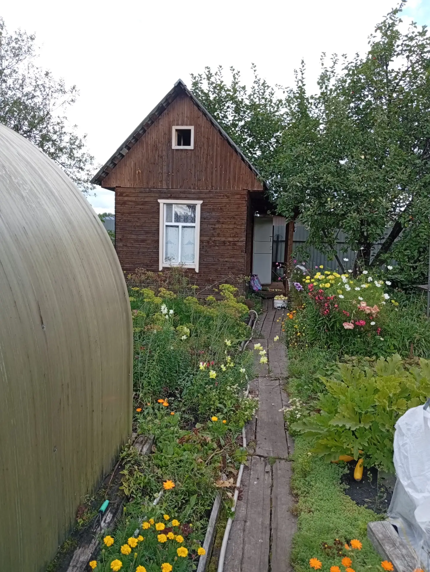 Продам участок в коллективном саду в районе ж/д больницы.на участке  фруктовые деревья,...