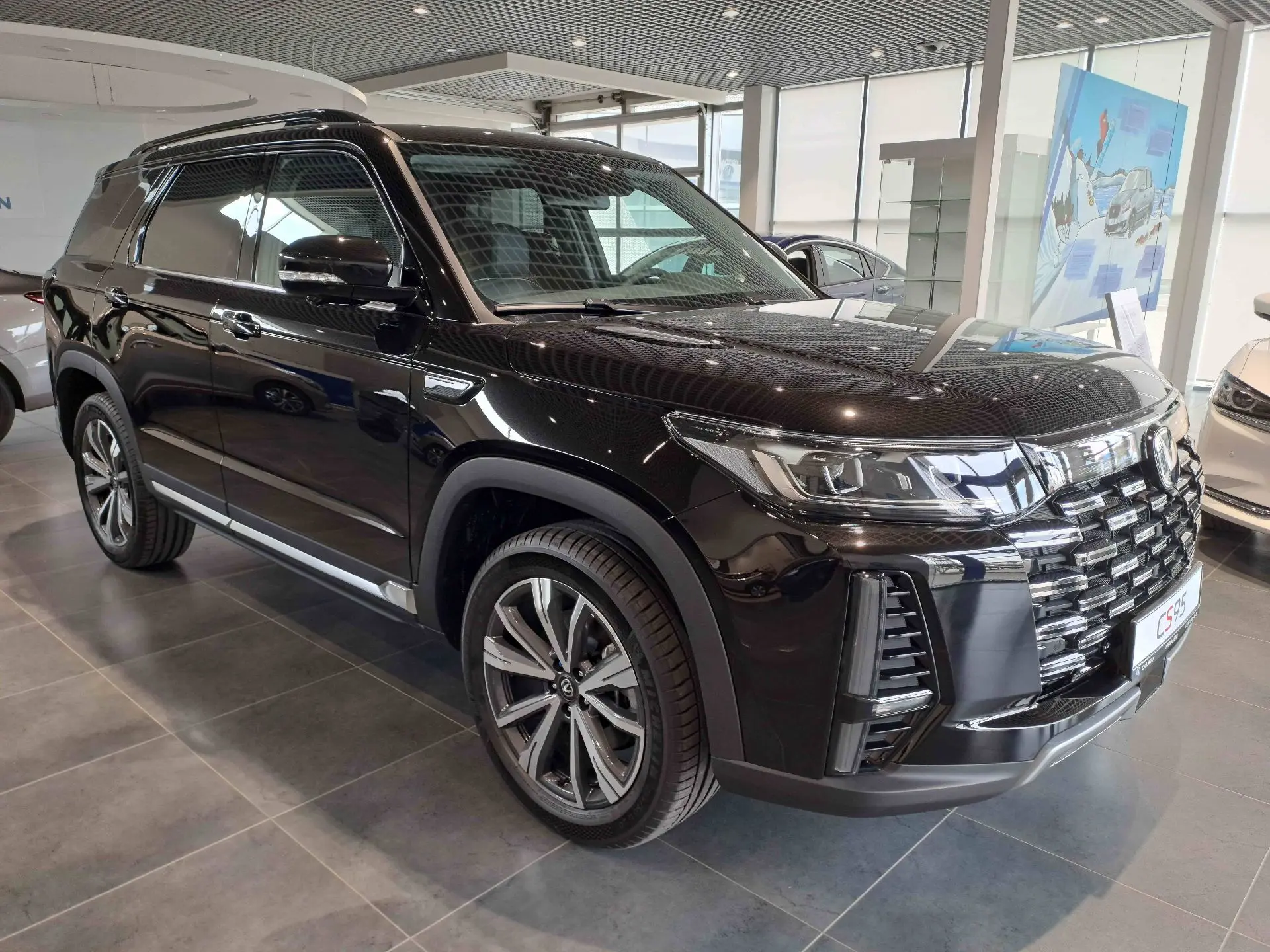 Changan CS95 — большой 7-местный кроссовер с честным автоматом и полным приводом.