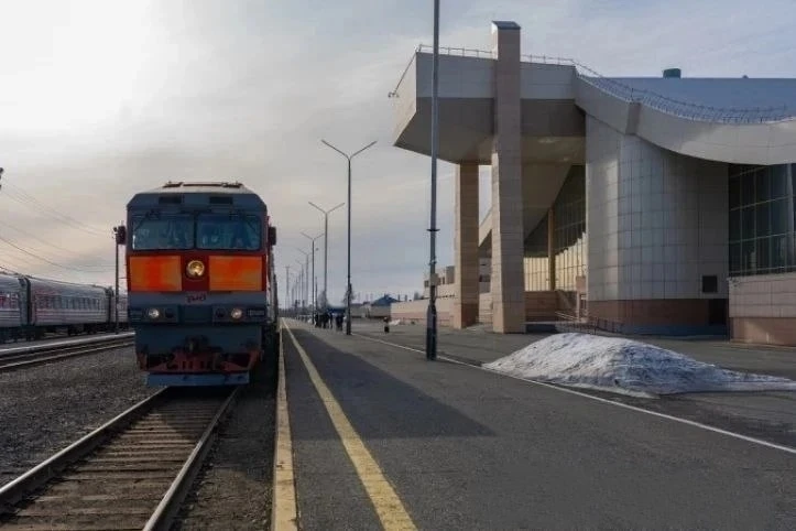 🚉 Поезд, следующий из Нижневартовска в Сургут, будет делать остановку в Ульт-Ягуне.  Речь идёт о при