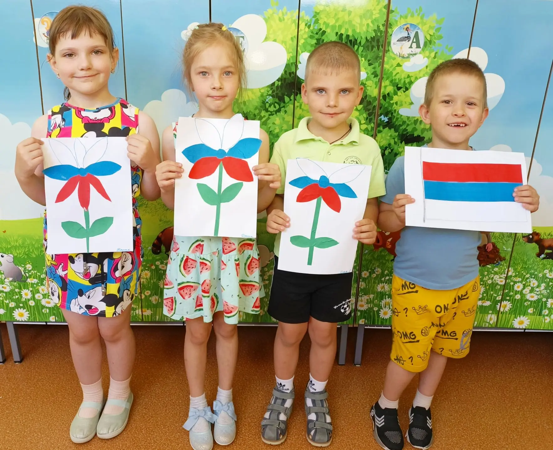 ✨ МАЛЕНЬКИЕ ПАТРИОТЫ БОЛЬШОЙ СТРАНЫ! ✨
Сегодня в группе №8 "Цветик-семицветик" царила праздничная ат