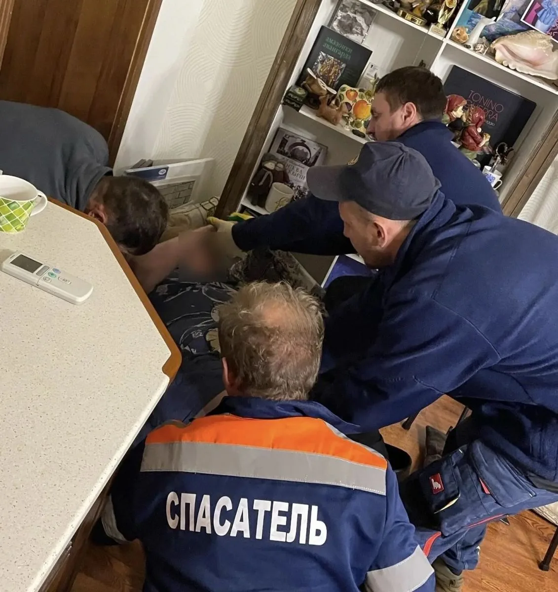 Не смогла подняться сама: спасатели пришли на помощь пожилой женщине