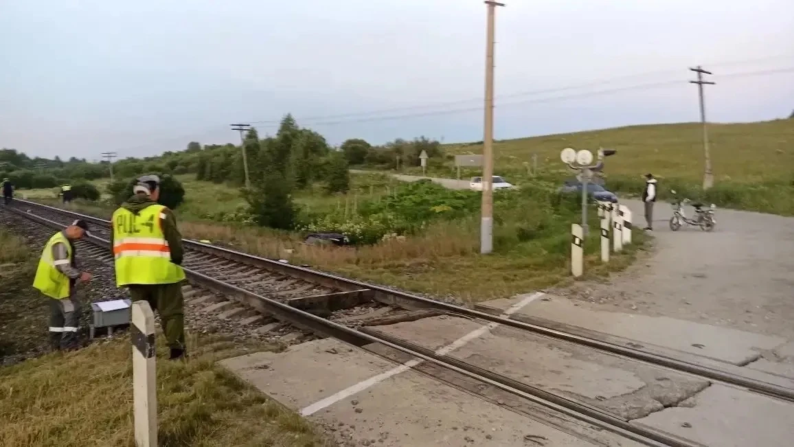 В Коношском округе в ДТП на железнодорожном переезде погиб водитель легкового автомобиля