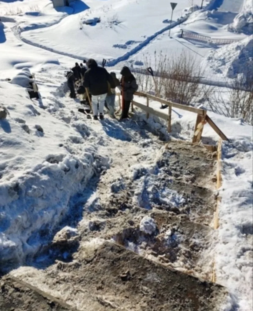 ⚡️Снежный десант  Вот и снова на улицах Центрального района появились наши самые добрые и энергичные
