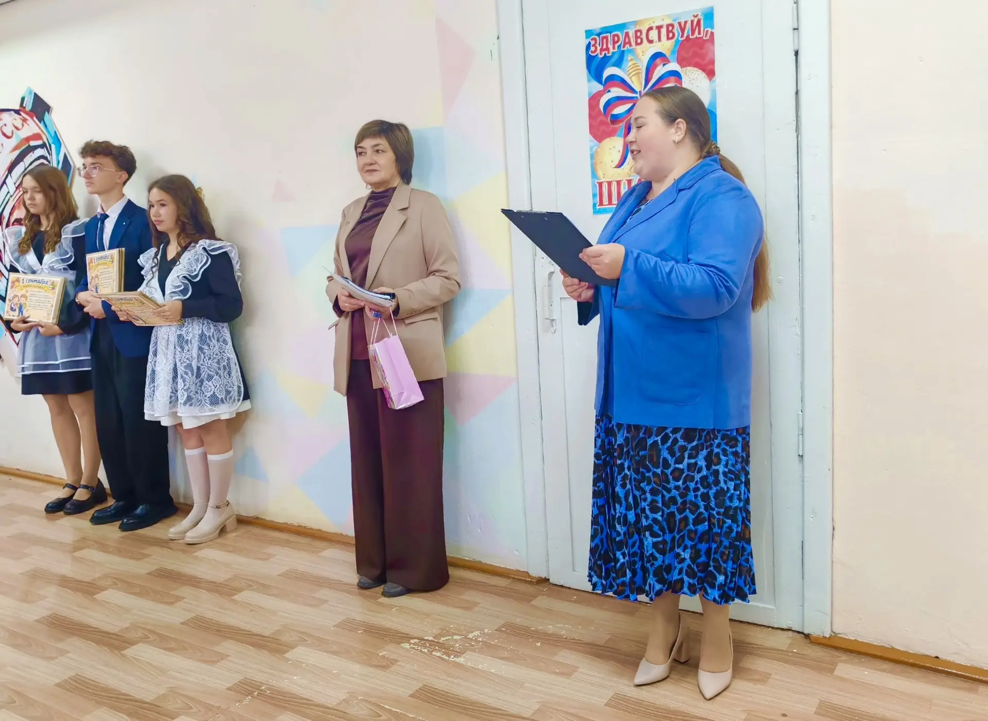 ТОРЖЕСТВЕННАЯ ЛИНЕЙКА: праздник единства и новых открытий 🌟