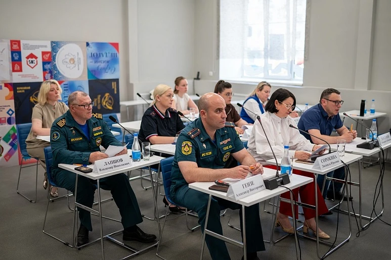 📍О безопасности на воде и пожарной безопасности рассказали на областном родительском собрании  В пре