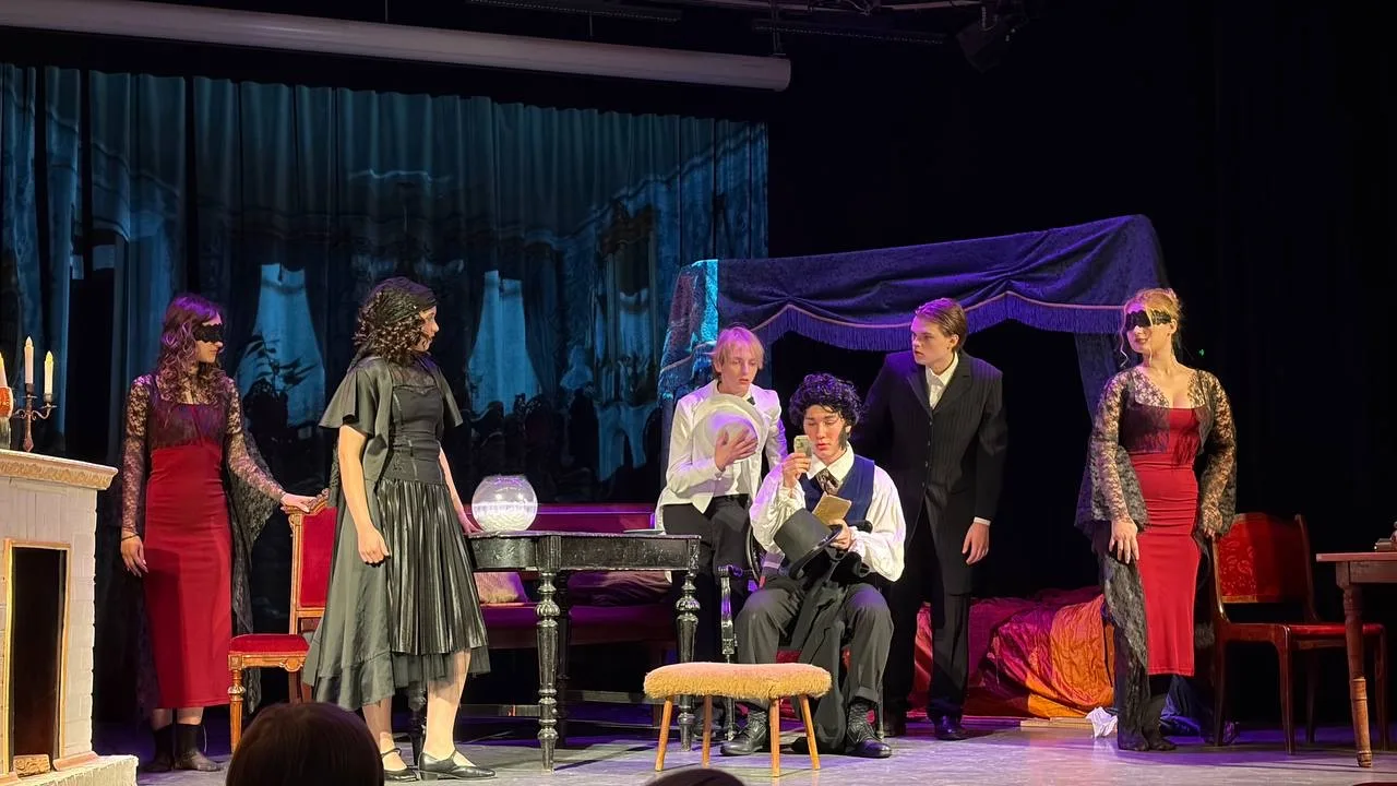 Финал «Живой сцены» — выступление состоялось! 🎭  Ученики 11 «Т» класса уже выступили на сцене ДДТ «Т