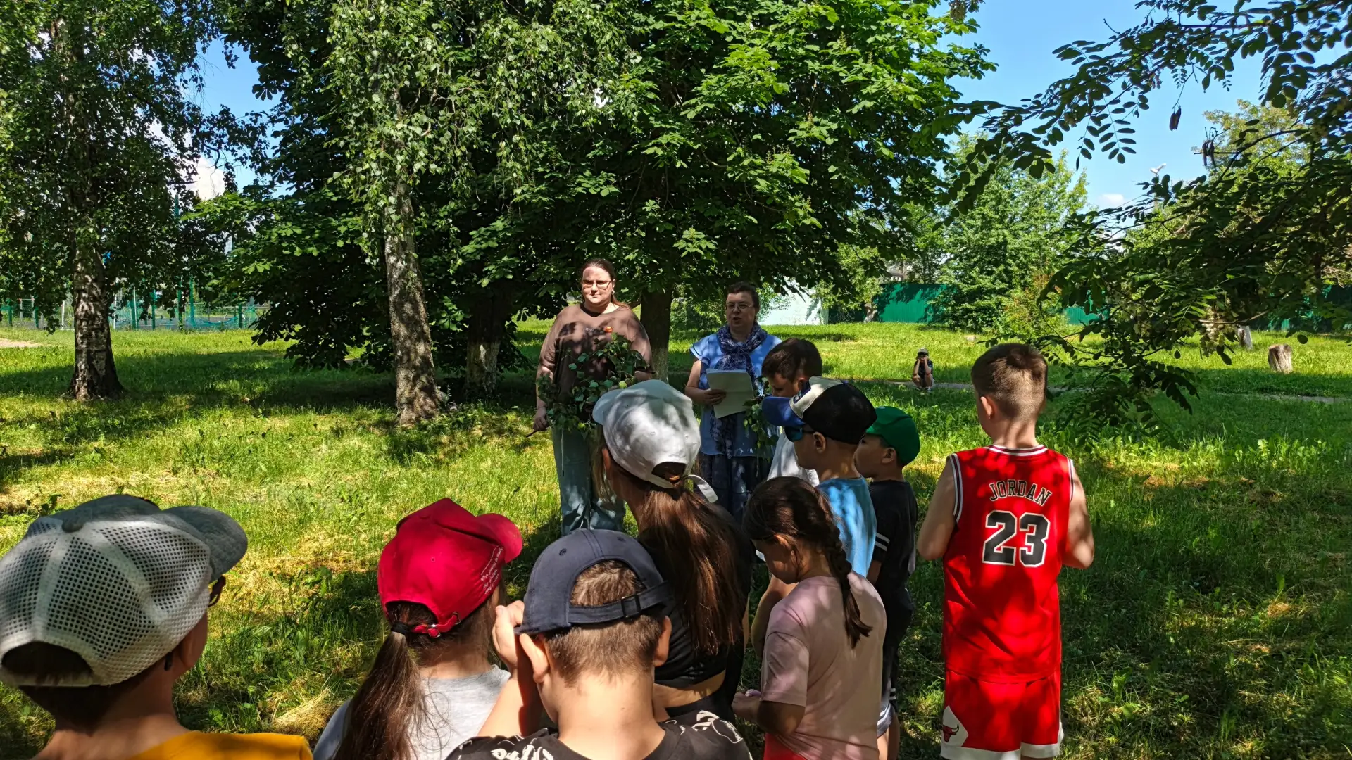 #Верхопенская_библиотека
#Лето_В_Библиотеке

Страницы истории «Как праздновали Троицу на Руси» - об 