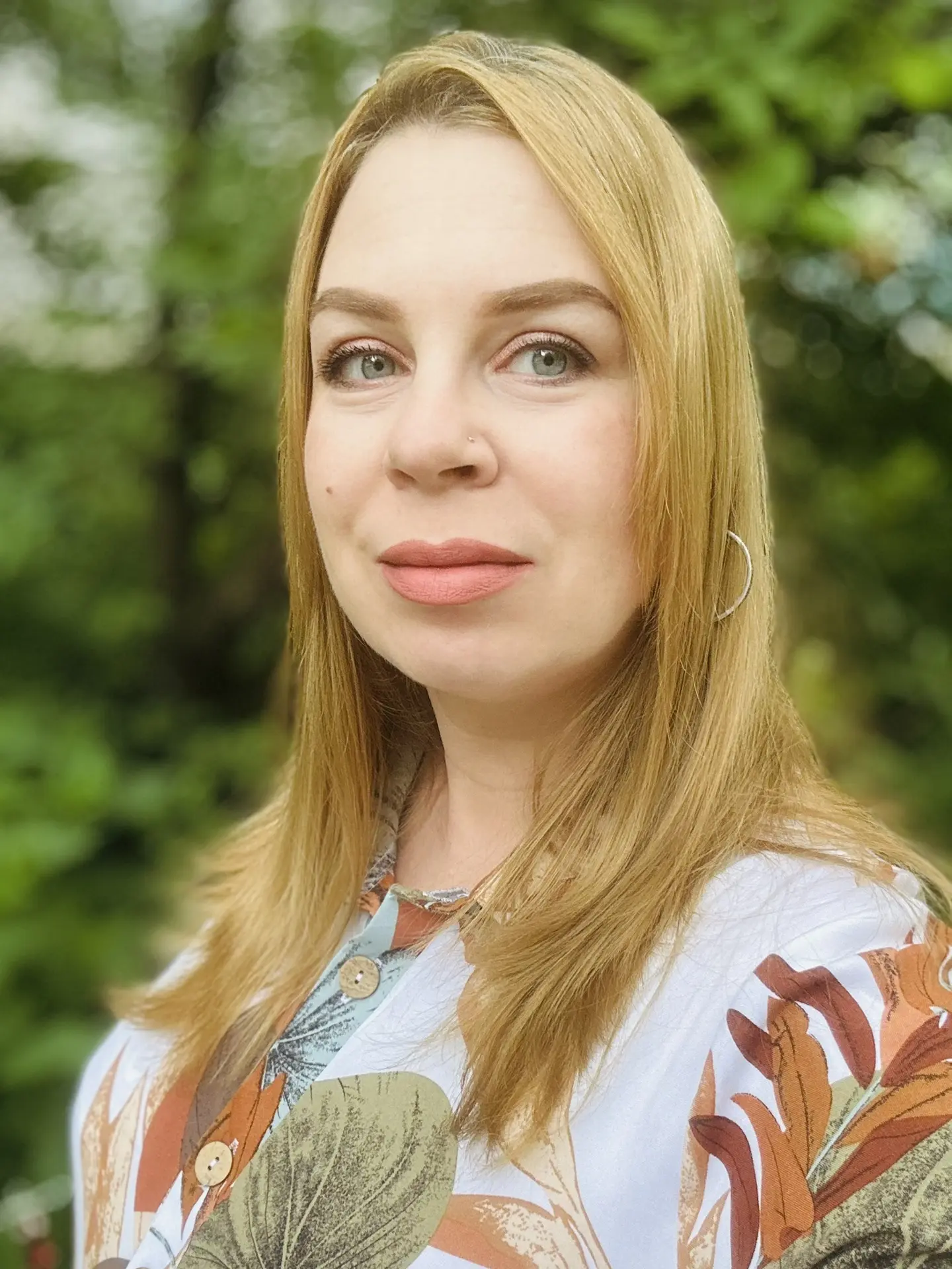 С раннего утра работаю с блогами. С перерывом только на обед. И всё еще не закончила! Снимаю видео, 