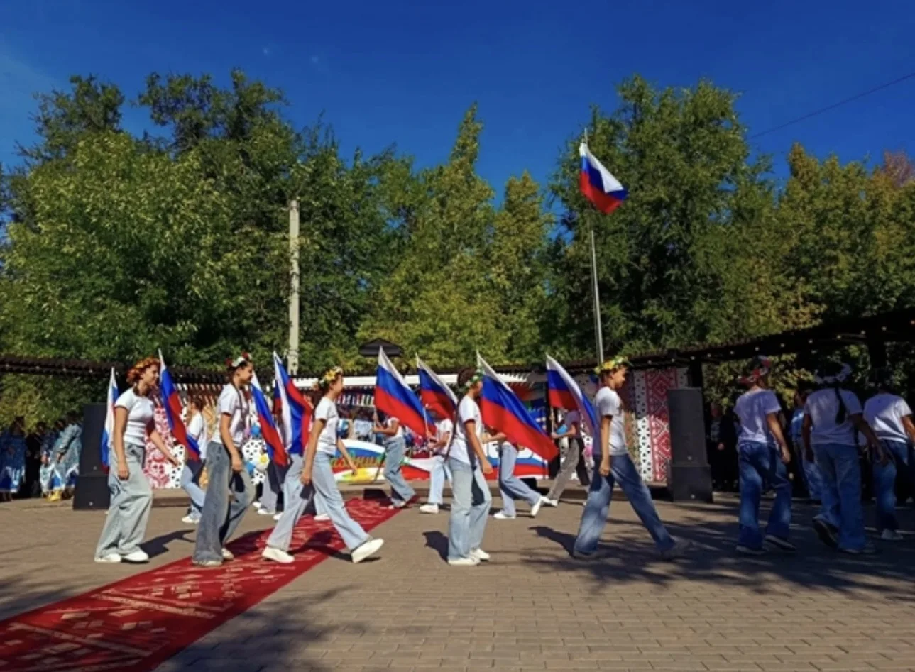 Уважаемыеземляки, еще раз с праздником!