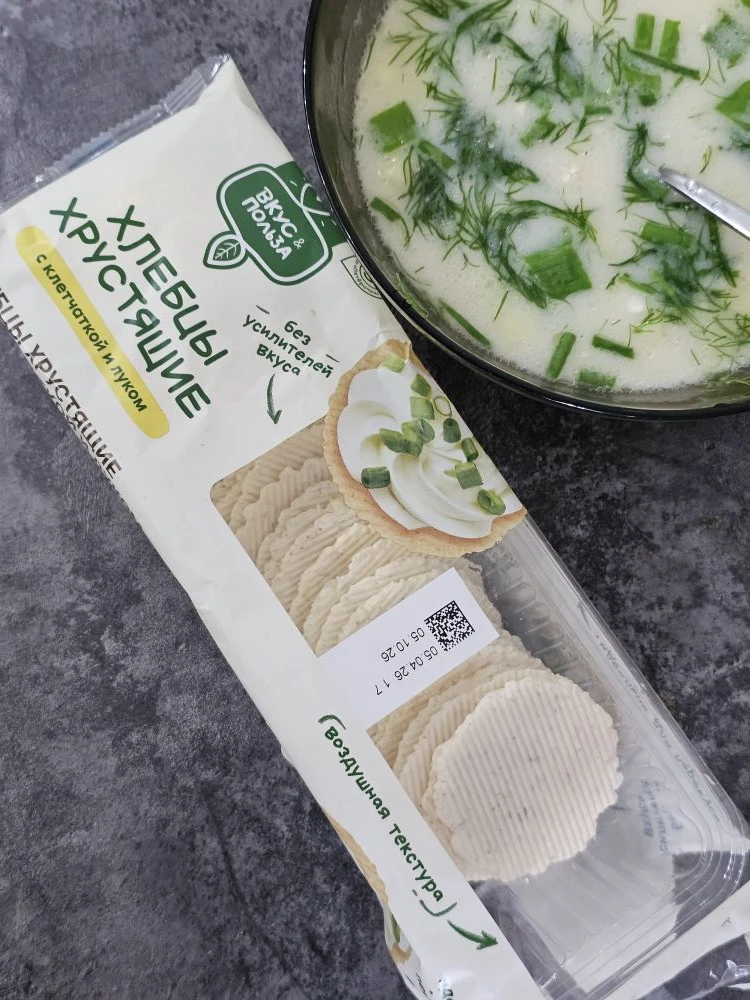 Девочки, у нас на обед сегодня супчик сырный с курицей и картошкой😋 Укроп, лук, морков...