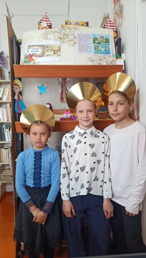 📚 В библиотеке оформлена книжная выставка «Сказки народов мира».