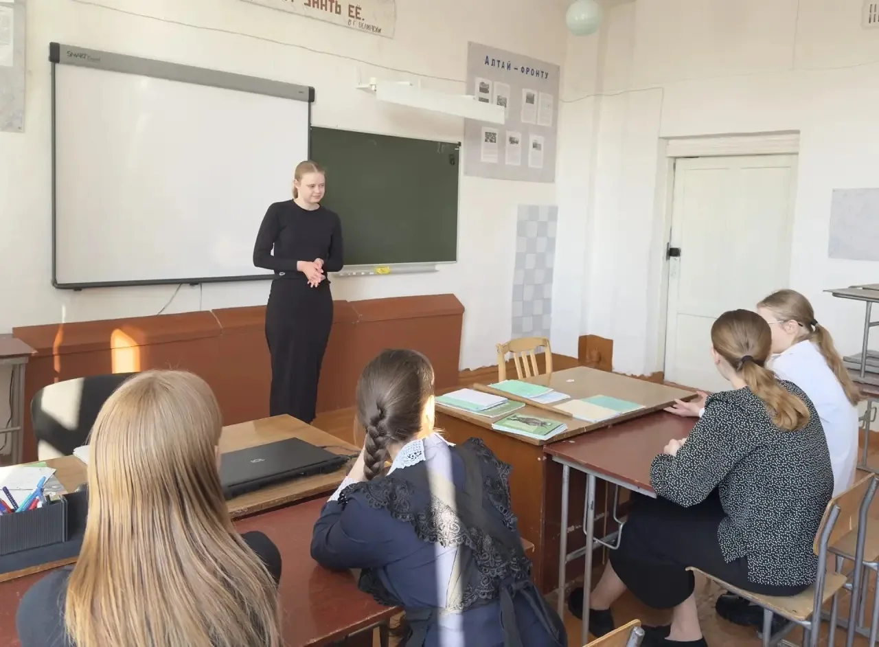 Для учащихся 10-11 классов была организована встреча с Зейбель Л.Ю., студенткой педагог...