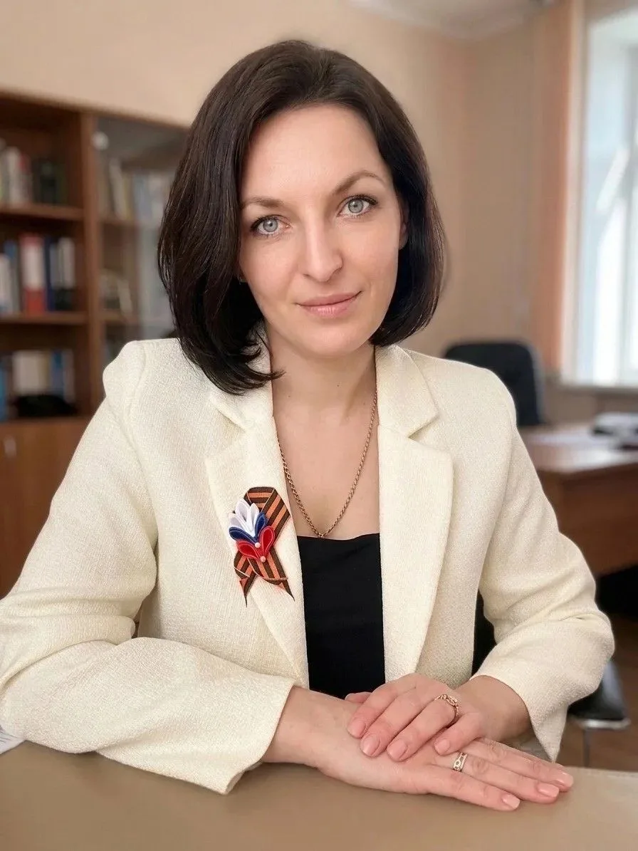 🌷Уважаемая Оксана Михайловна!
🌸Примите искренние поздравления с днём рождения!
Благодаря Вашему пр