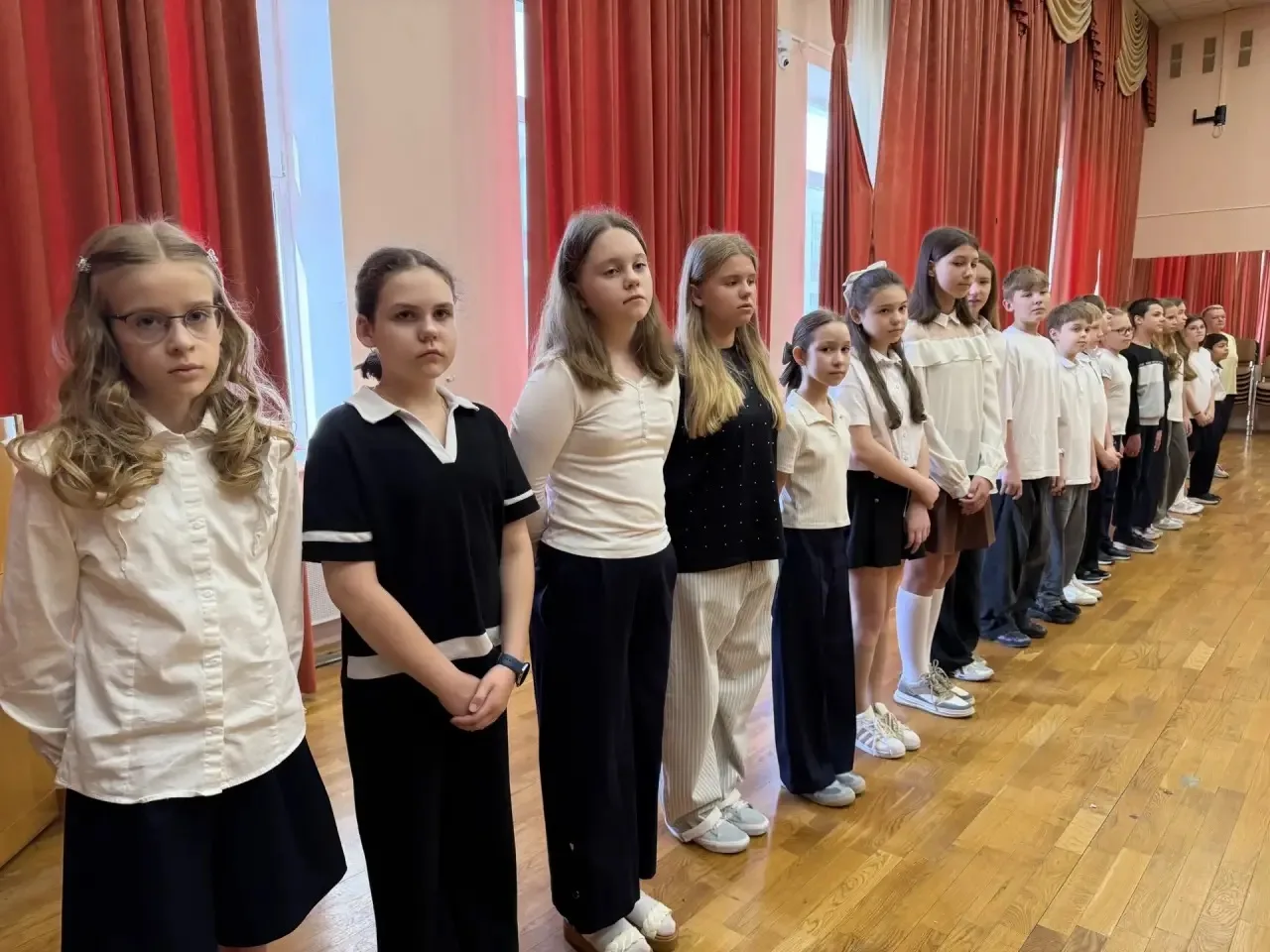 🇷🇺🤍Новую неделю мы начали по традиции с торжественной церемонии поднятия государственного флага Росс