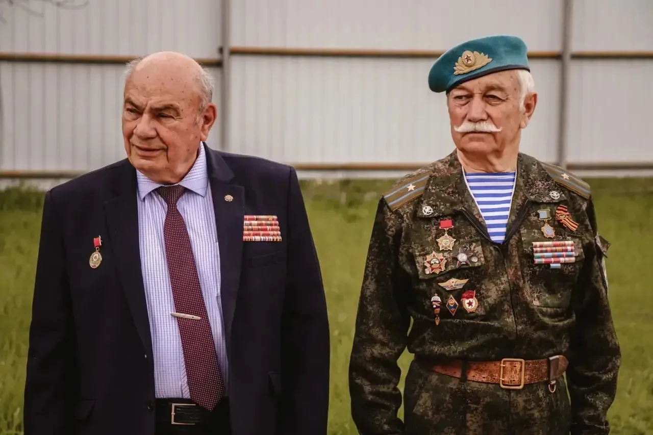 🌳 «Сад — связь поколений»: мы посадили будущее!  ✅19 мая  #Первые 5 "В" класса МАОУ СОШ 1 присоедини