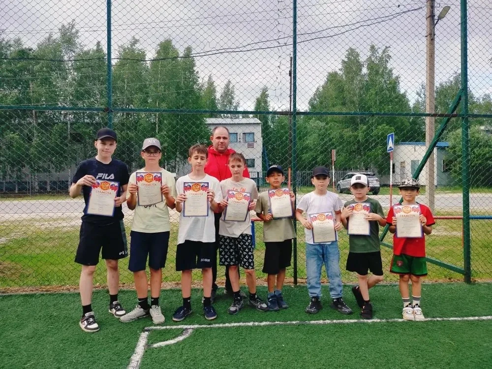 Спортивная школа "Вымпел" провела захватывающие соревнования по мини-футболу среди дворовых команд! 