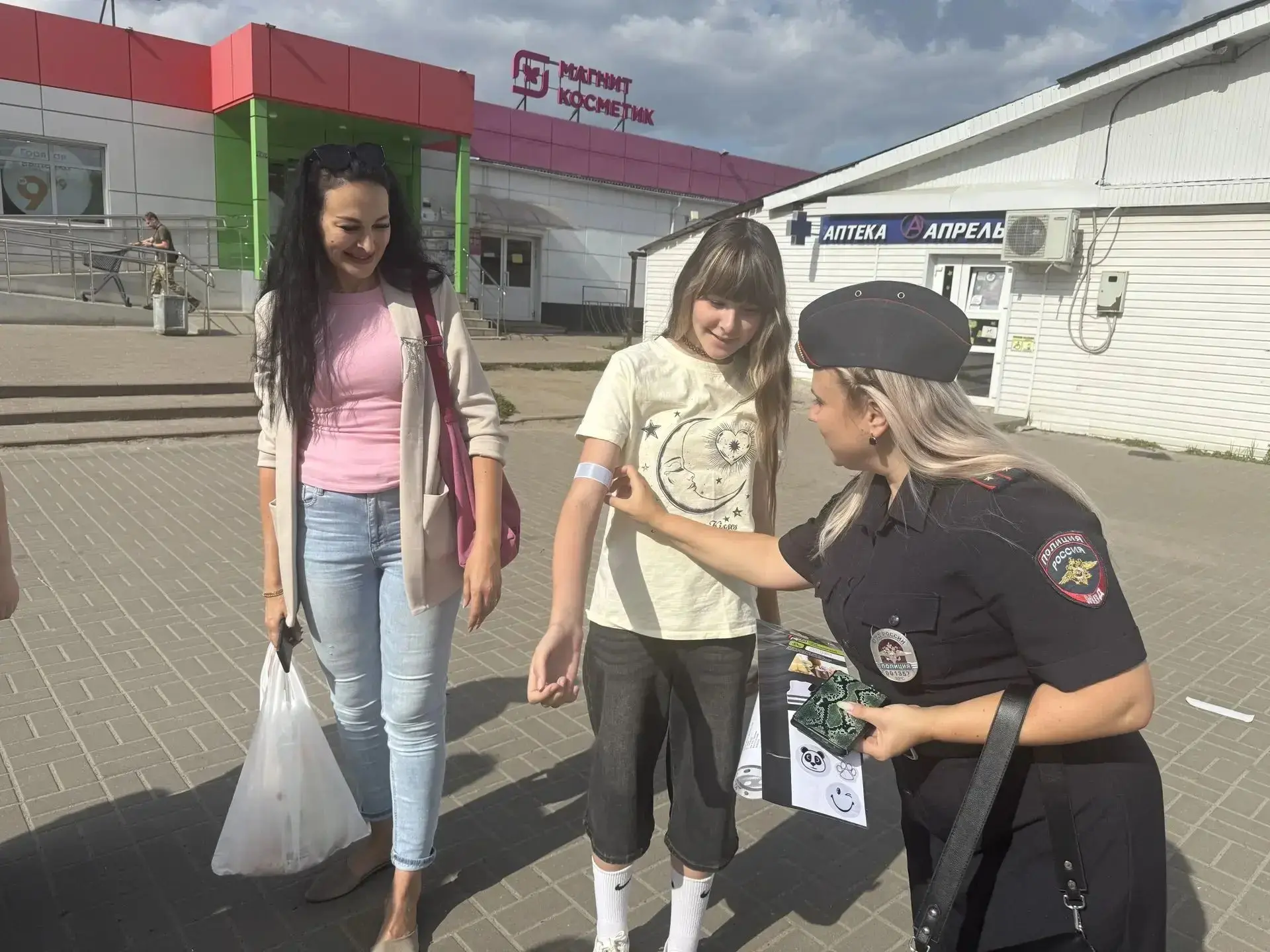 Курчатовская Госавтоинспекция совместно с активистами Движения Первых в посёлке Карла Л...