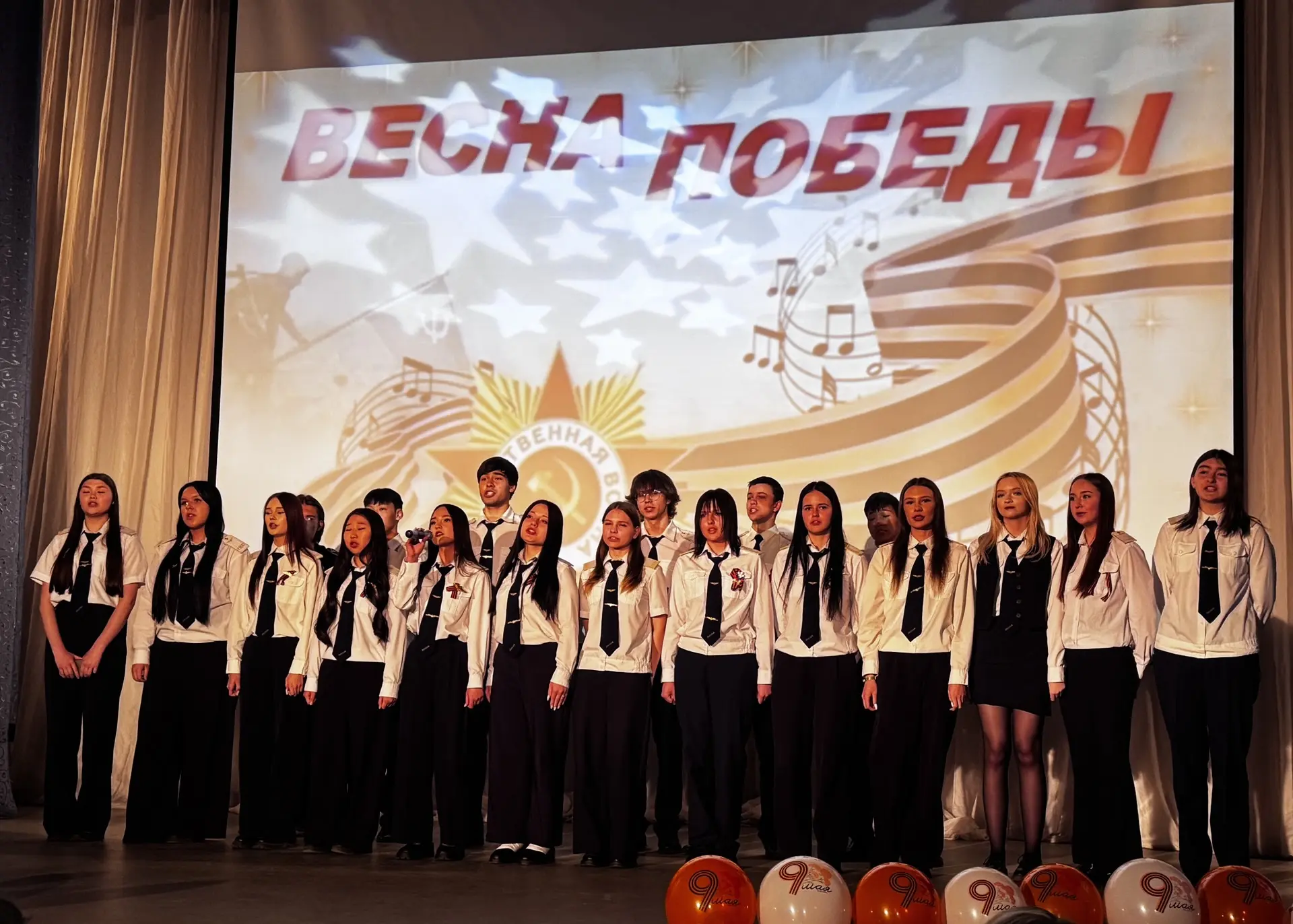 «Весна Победы»: 20 номеров, одна общая память в песне! 🎤🌸🇷🇺  13 мая в УУКЖТ ИрГУПС прошёл конкурс-пе