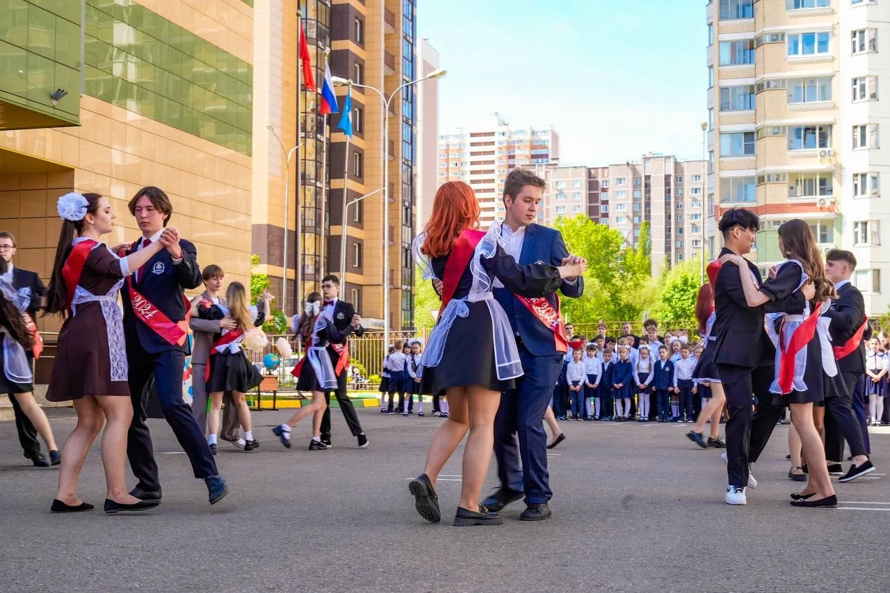 В Московской области звенят последние звонки — «Единая Россия» поздравила выпускников  Для одиннадца