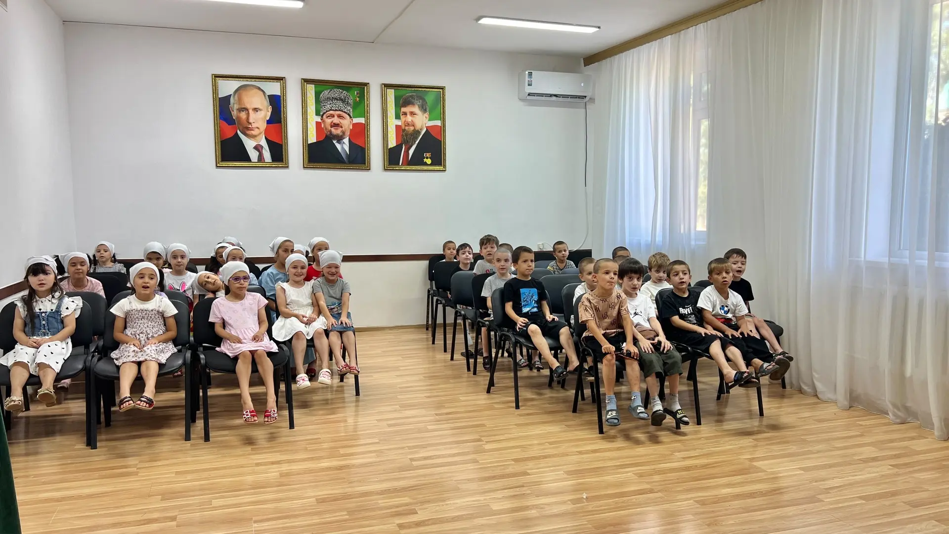 В Гудермесском центре социальной помощи семье и детям социальный педагог провёл с воспи...