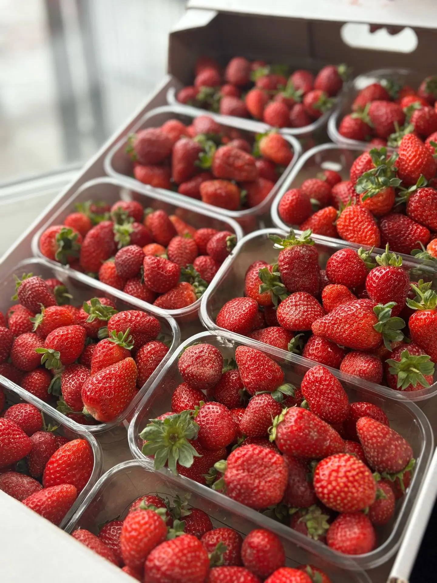 🍓 Клубника утром поступила в магазин, ждет Вас!