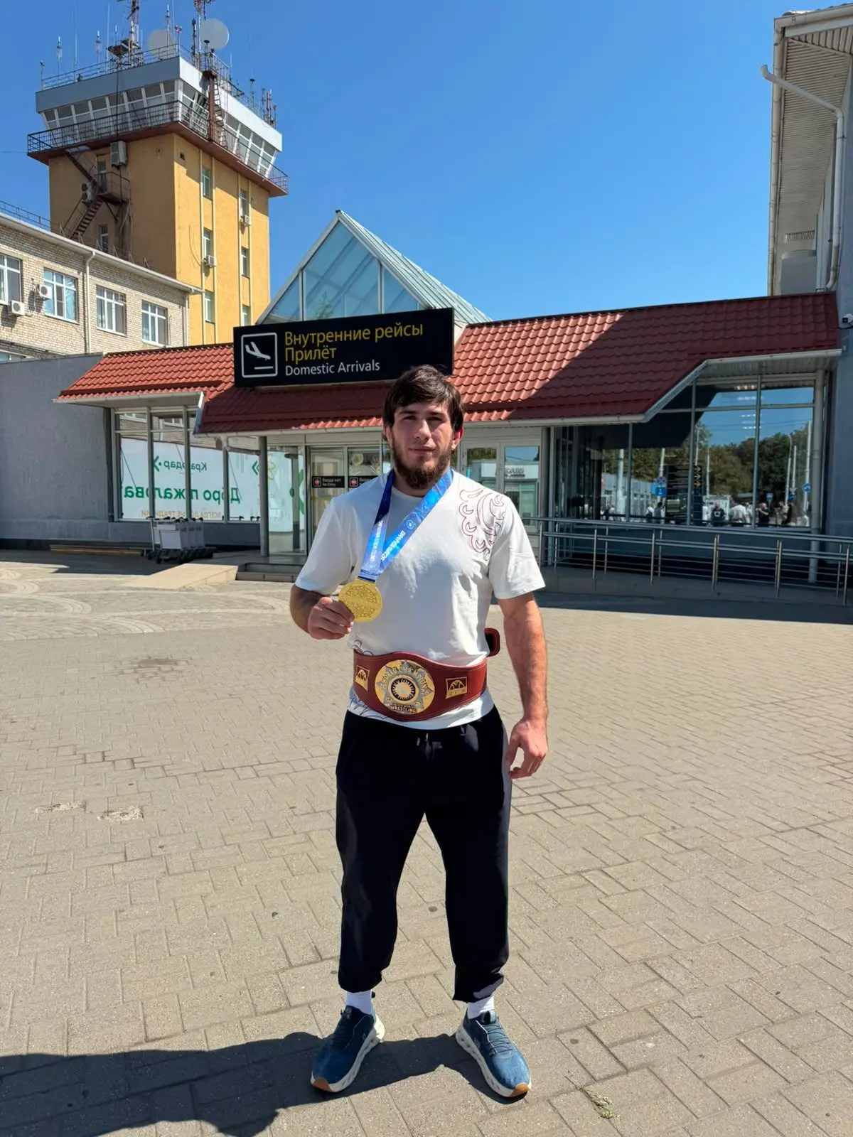 С золотом дома! Встречаем чемпиона! 🏆🇷🇺