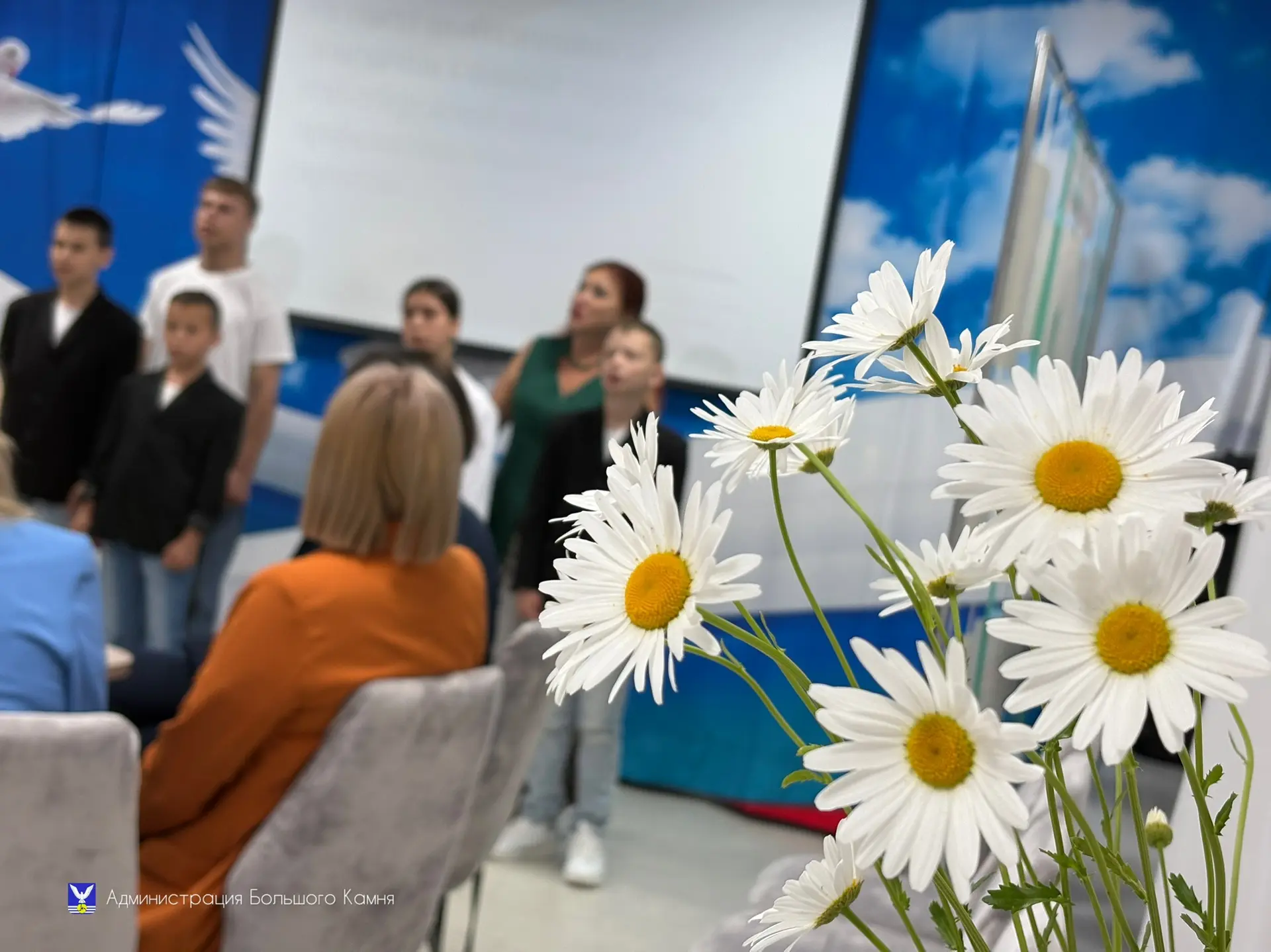 💛🏠Счастливы вместе 

Ни одно, даже самое лучшее социальное учреждение, никогда не заменит ребёнку 