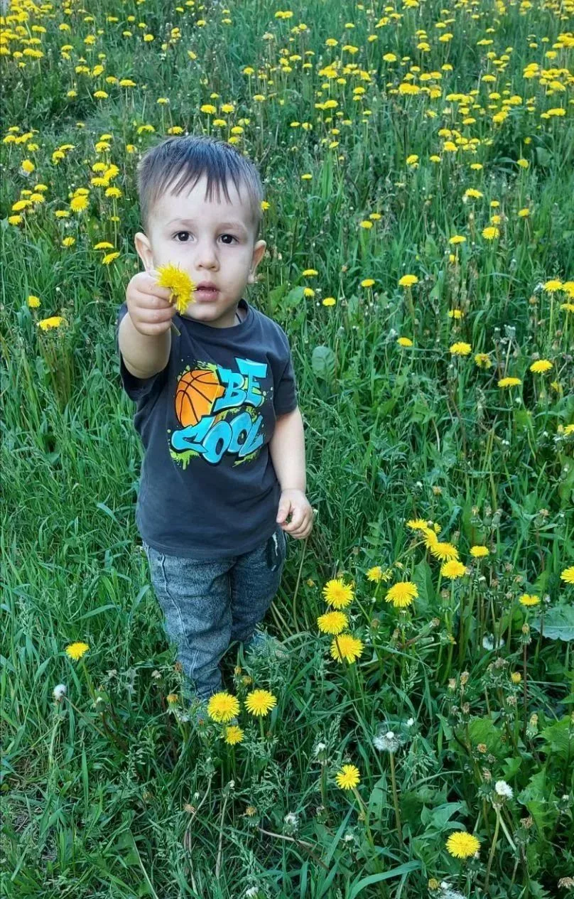 Летние приключения  продолжаются... Воспитанник группы раннего возраста Комков Роман по...