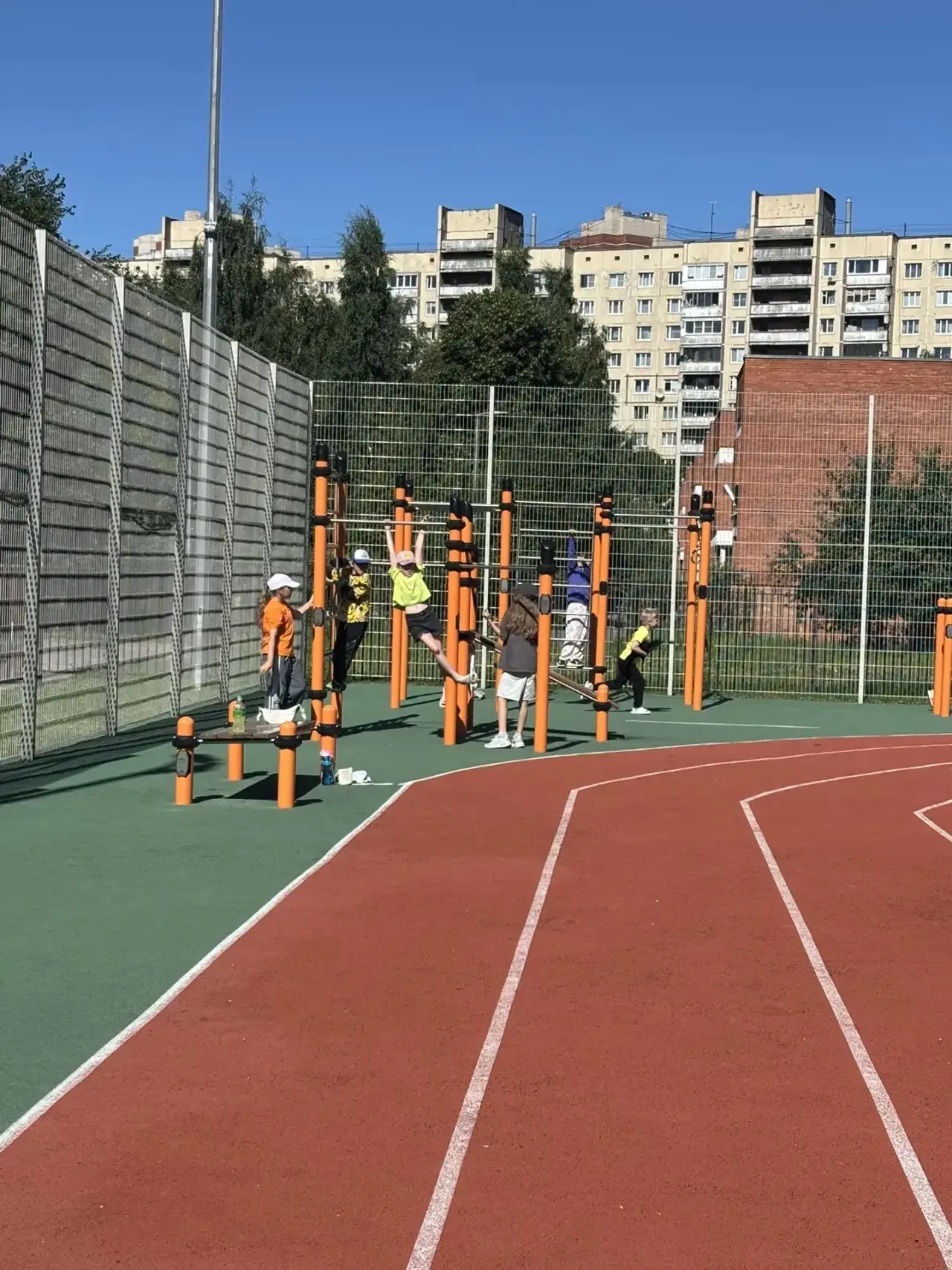 День 11: Солнце и хорошее настроение ☀️

Лето в самом разгаре, и одиннадцатый день нашей смены проле
