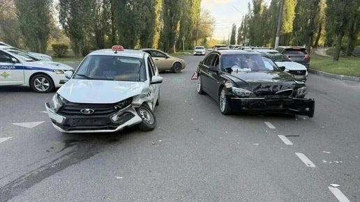 Воронежец не уступил дорогу «БМВ» и попал в больницу вместе с пассажиром