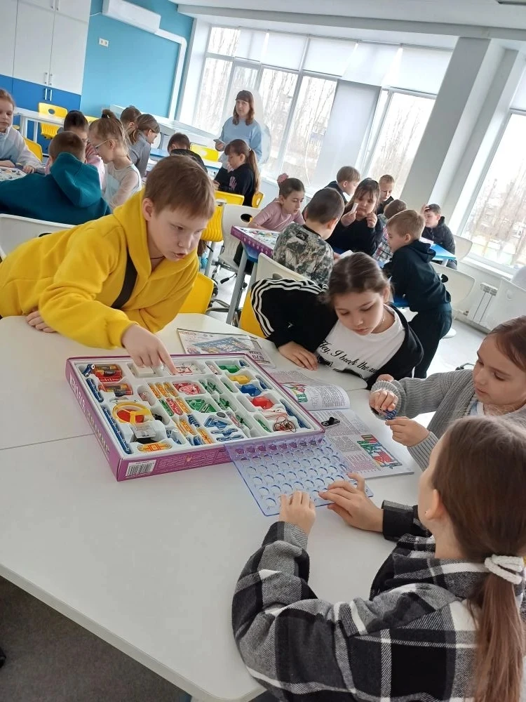 2.04.2026 3"Б" класс вместе с классным руководителем Бородулиной О.В.посетили "Кванториум" МБОУ БГО 