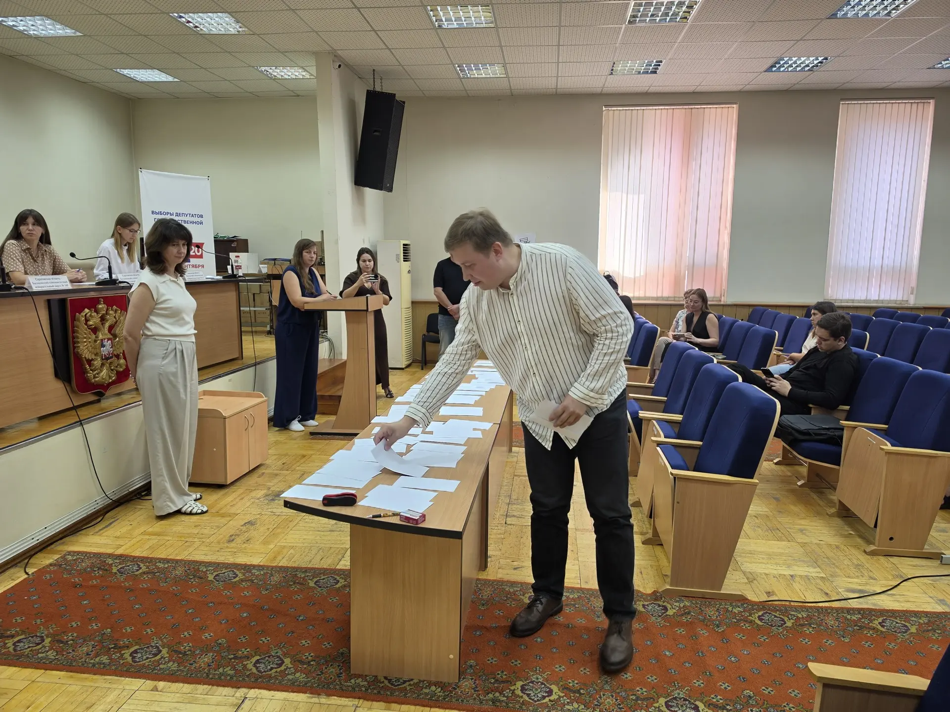 В Саратовской областной избирательной комиссии прошла жеребьёвка по распределению эфирн...