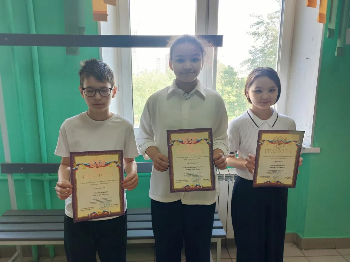 ТОРЖЕСТВЕННЫЕ ЛИНЕЙКИ НА ДАНИЛОВСКОЙ НАБЕРЕЖНОЙ  🎓 Сегодня в корпусе на Даниловской набережной нашей