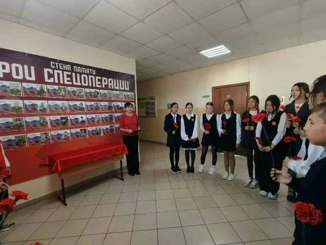 🇷🇺 В школе с. Мурсалимкино произошло важное событие — открыли Стену памяти героям спе...