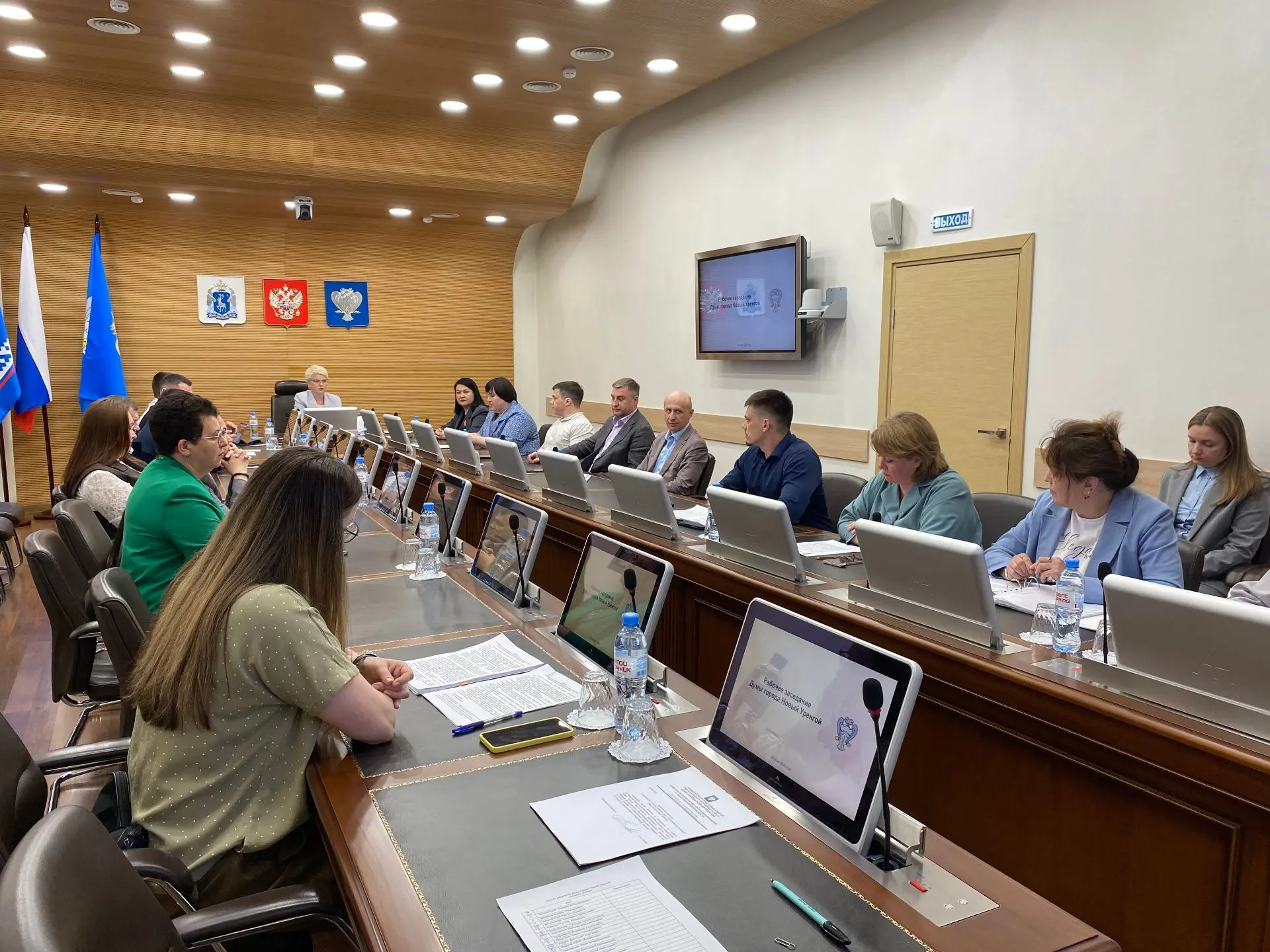 Депутаты Думы города Новый Уренгой провели рабочее заседание, рассмотрев  вопросы, включенные в прое