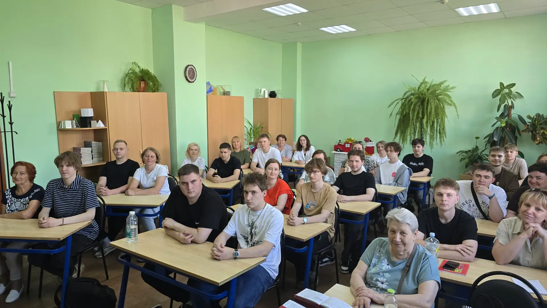 Поговорили о важном 💬  Важным моментом работы педагогов ИТ-колледжа являются встречи с родителями. 2