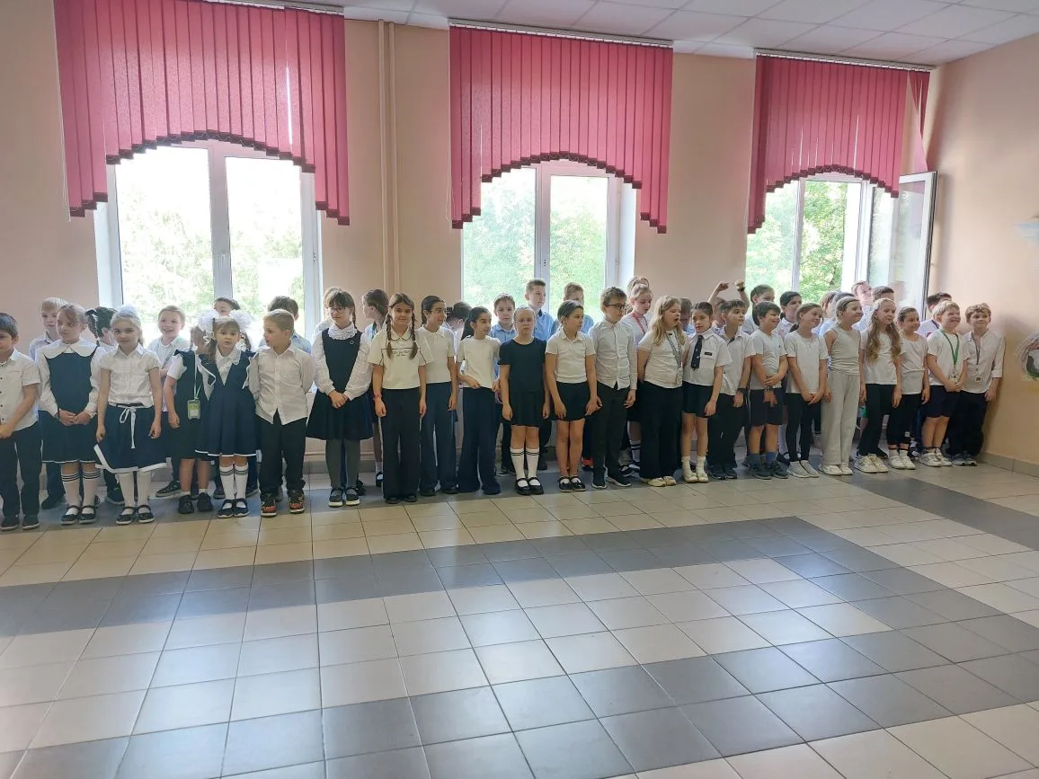 ТОРЖЕСТВЕННЫЕ ЛИНЕЙКИ НА ДАНИЛОВСКОЙ НАБЕРЕЖНОЙ  🎓 Сегодня в корпусе на Даниловской набережной нашей