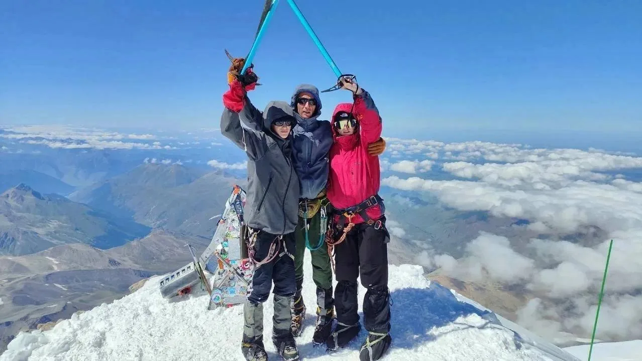 🗻👏Семья пермяков покорила Эльбрус