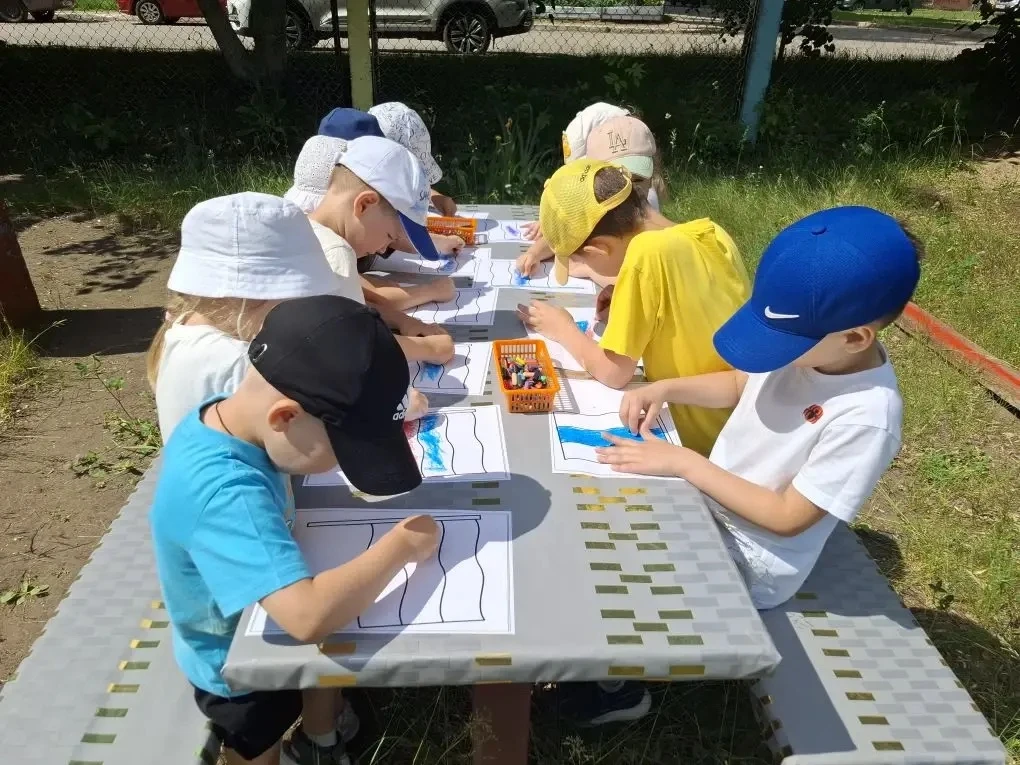 Все ребята знают и любят свою Родину — Россию. Наша страна — великая и могучая, и каждый гражданин, 