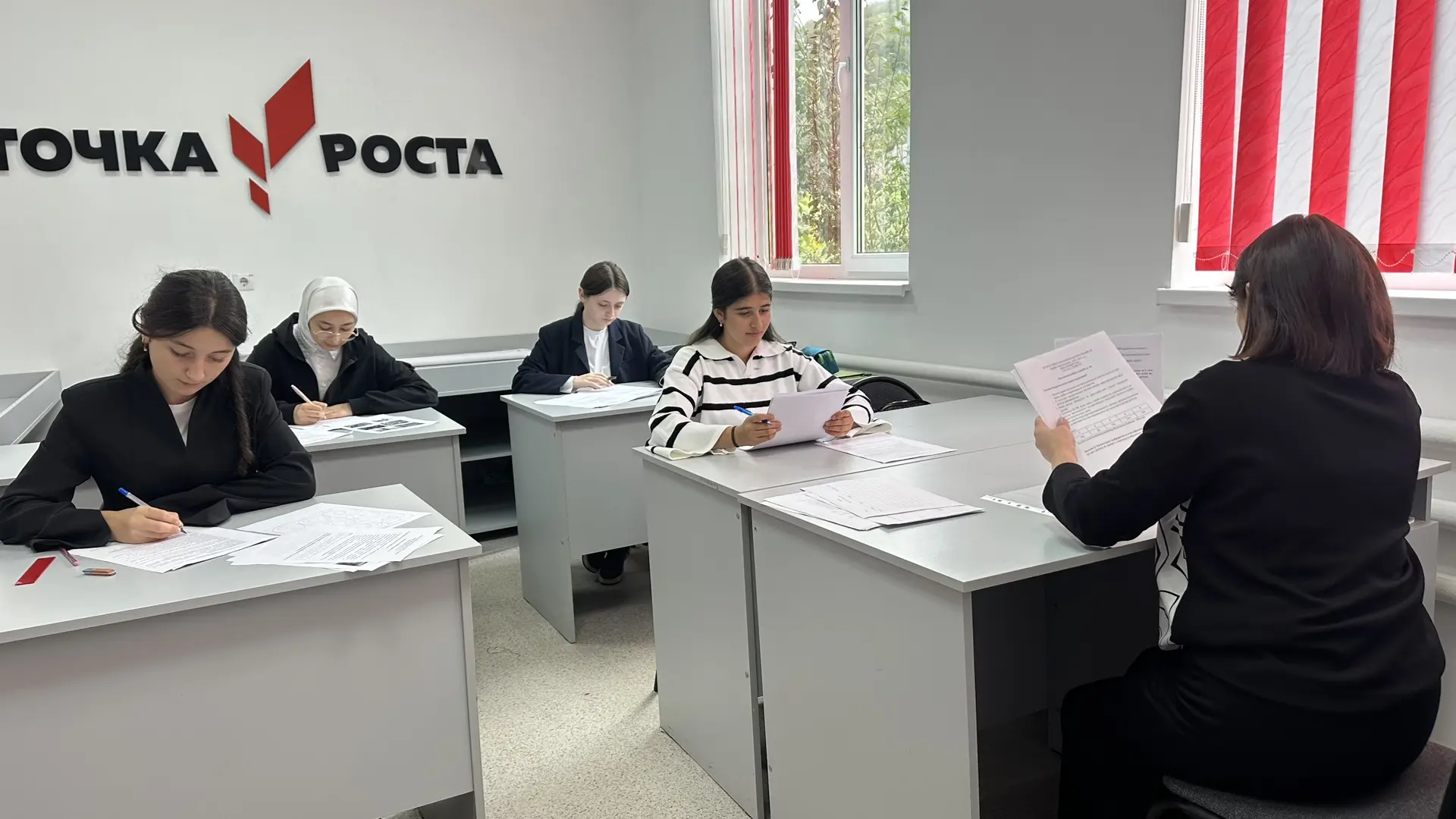 1 октября 2026 года в нашей школе прошёл школьный этап олимпиады по обществознанию.