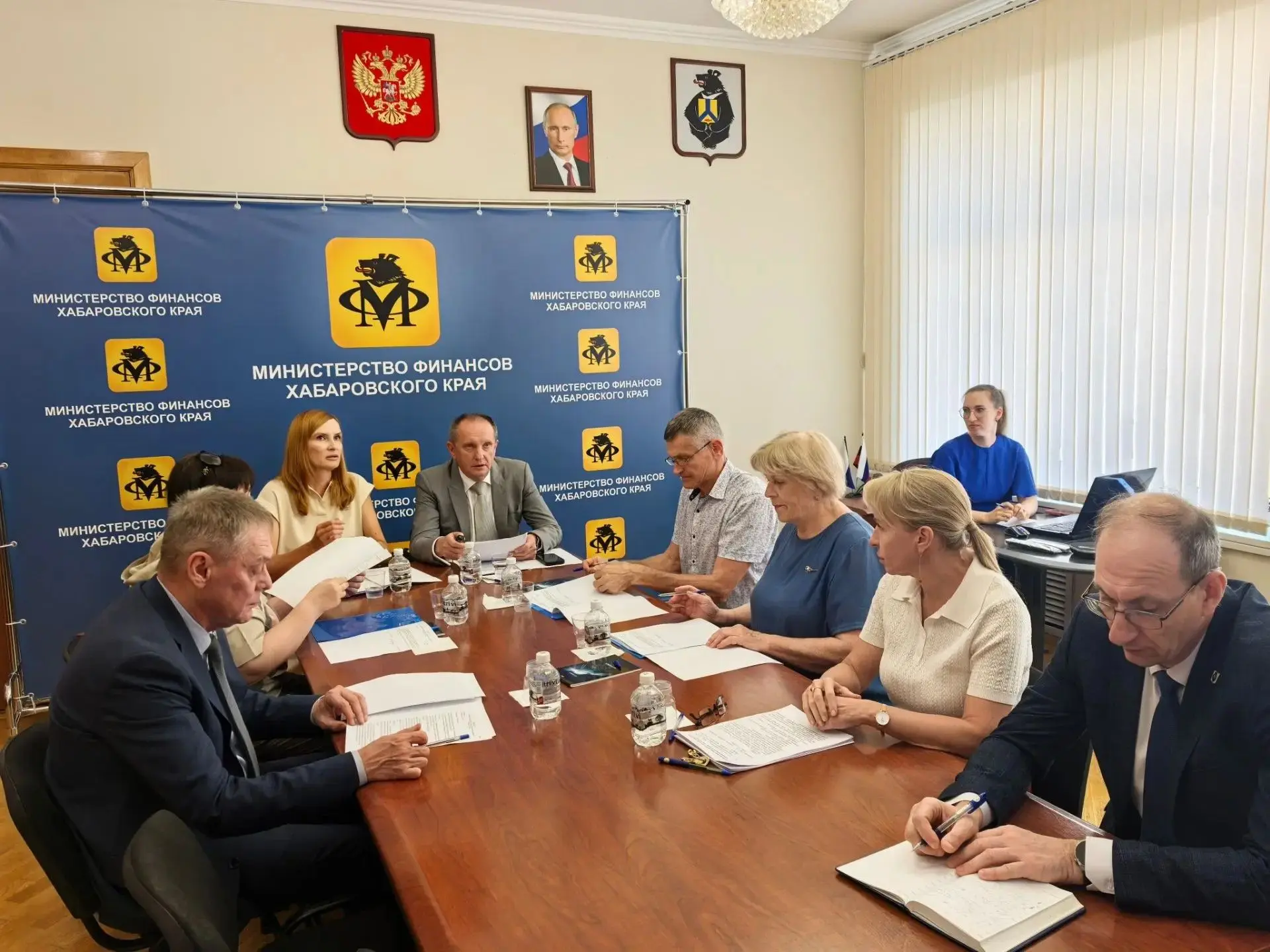 На состоявшемся заседании общественного совета были рассмотрены итоги исполнения краево...