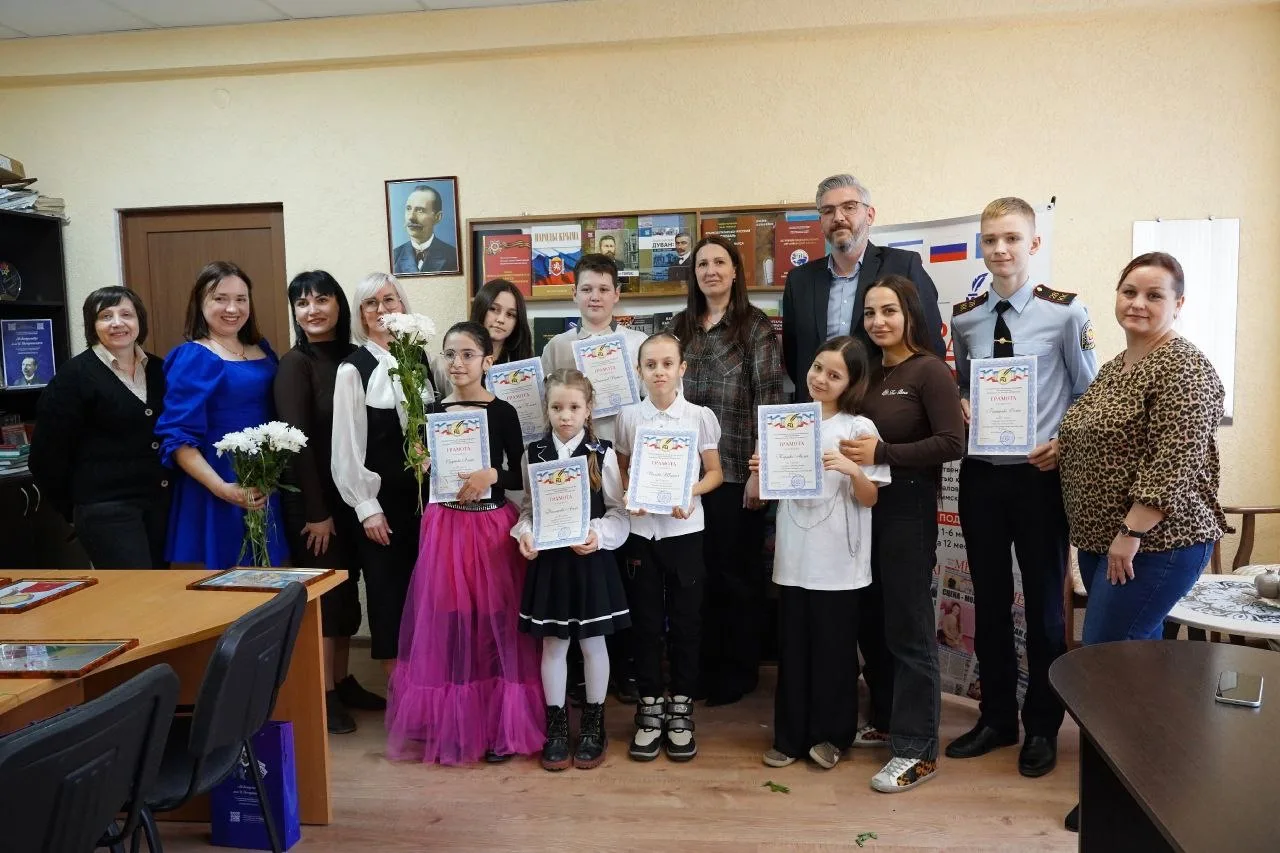 🎨🥇 Наши ученики вновь покорили сердца жюри и зрителей!  Поздравляем наших талантливых художников: 🌟 