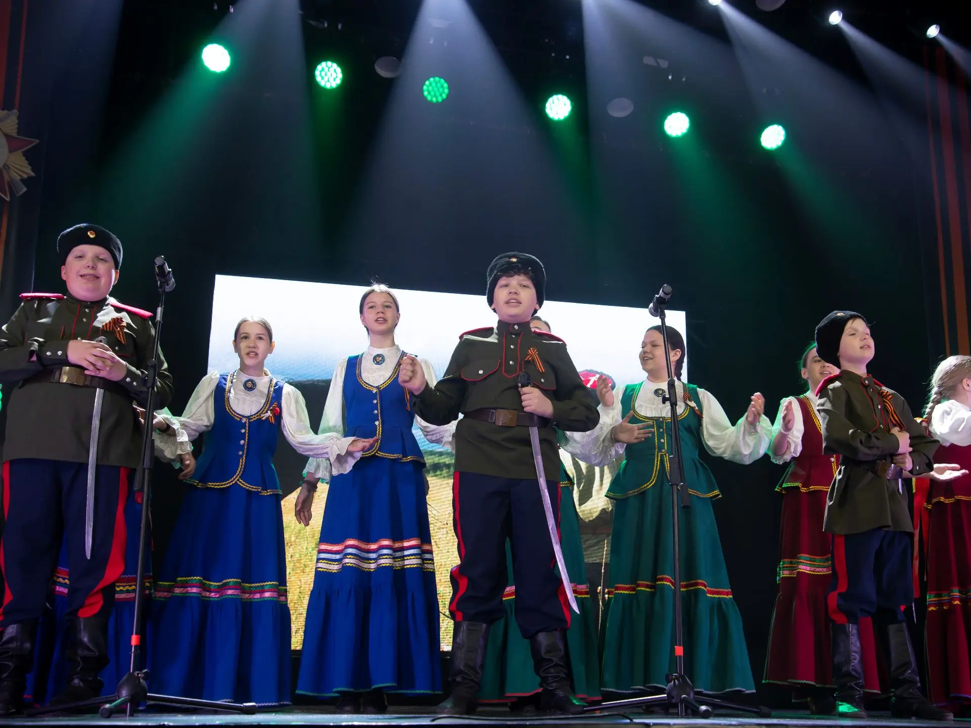 🎶 «Песни великой Победы»: в ОмГУПСе прошёл праздничный концерт  7 мая в Студенческом учебном центре 
