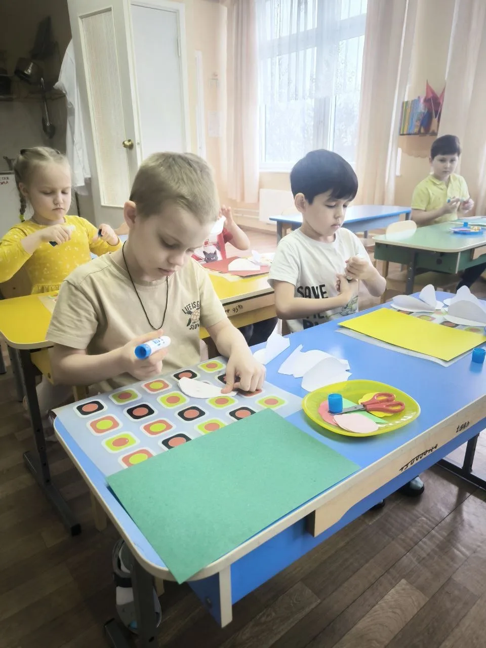 🌷🌷🌷🌷🌷🌷🌷🌷🌷🌷 Дети группы № 6 здание 3 поздравляют любимых мамочек❤️  #Школа935 #ДОНМ #ШколыКолледжиМос