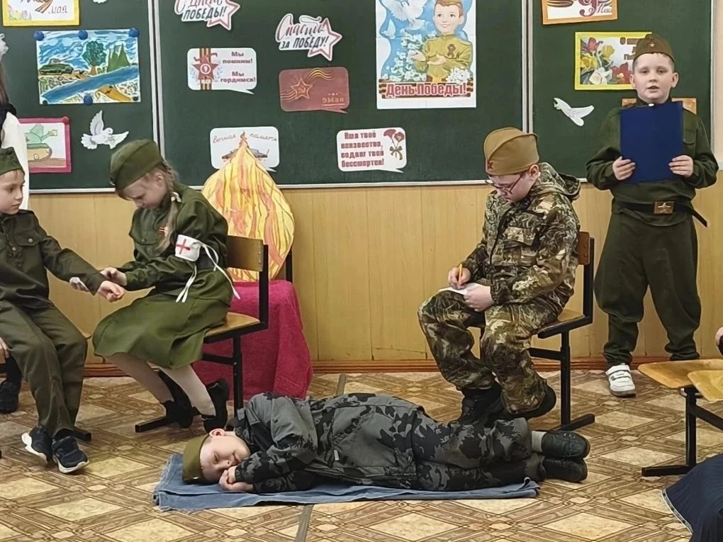 Сегодня во 2 «В» классе состоялась литературно‑музыкальная композиция «Никто не забыт, ничто не забы