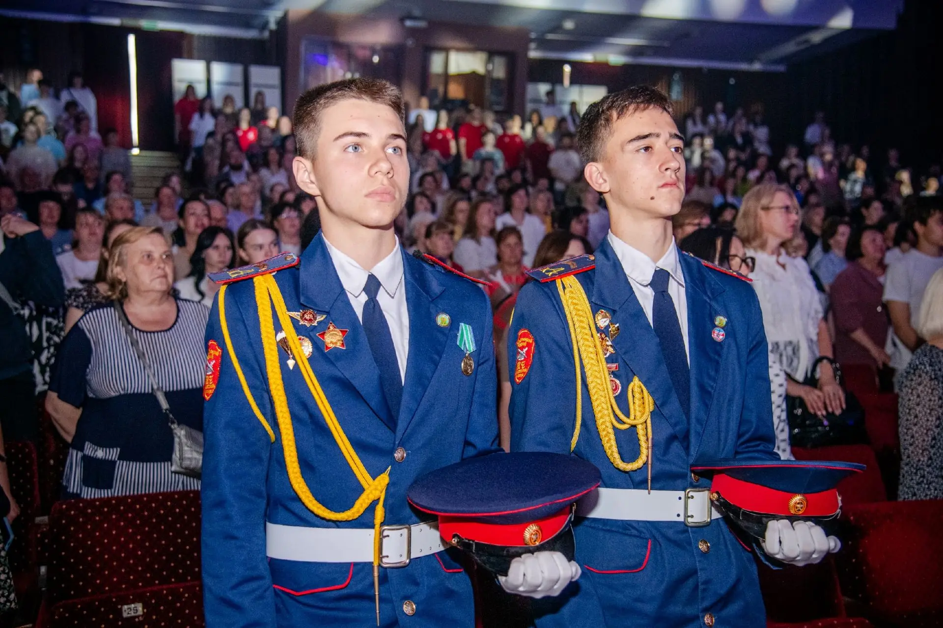 Педагоги и кадеты Луганского казачьего кадетского корпуса приняли участие в Межнациональном форуме "