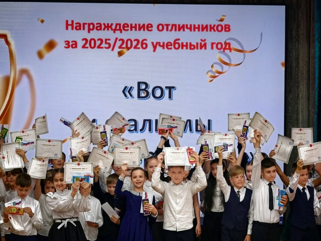 Гордость Колтушской школы: чествование отличников!🏆          В стенах нашей родной школы прошла торж